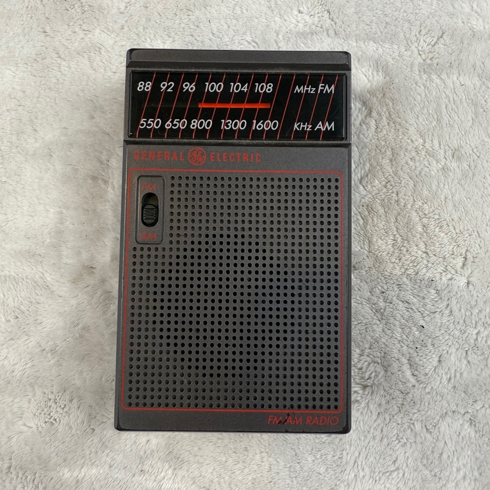 Vintage General Electric GE FM AM‎ Portable Transistor Radio Model T-2582G Works